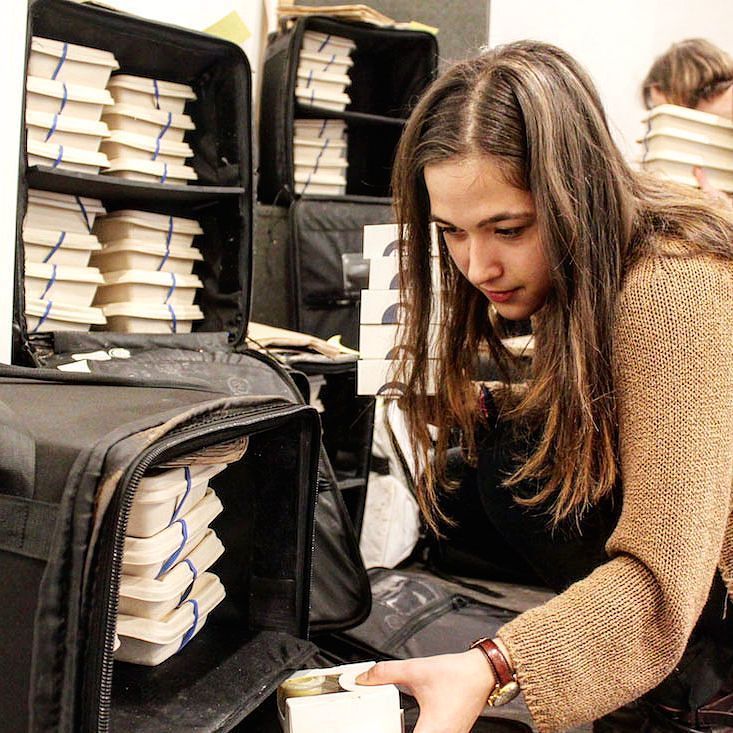 Foodcheri's tweet photo. Alice, notre fantastique Hub Manager Assistante en plein travail 😊
#foodcheri #fooddelive… https://t.co/V1mAnKdr2I https://t.co/1RvL4KXfcw