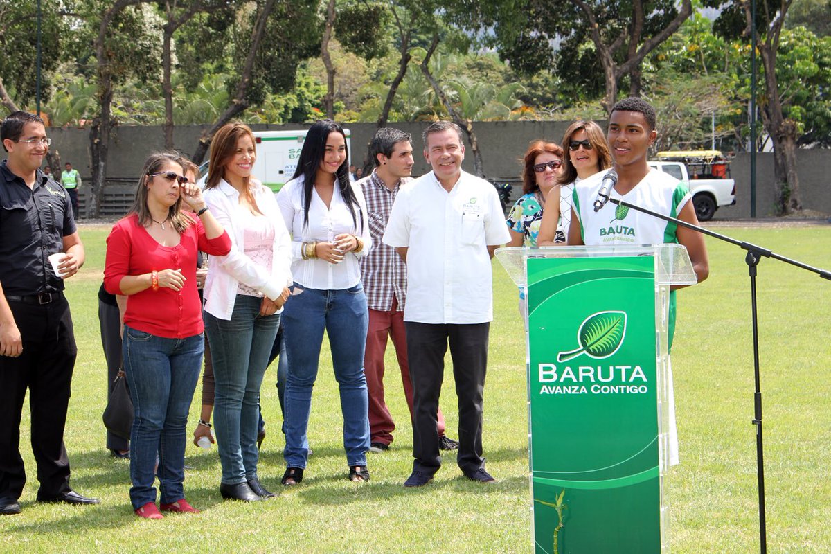 GerardoBlyde's tweet image. Junto al testimonio de nuestros vecinos, presentamos Memoria y Cuenta @AlcaldiaBaruta 2015 alcaldiadebaruta.gob.ve/v2/2016/03/15/…