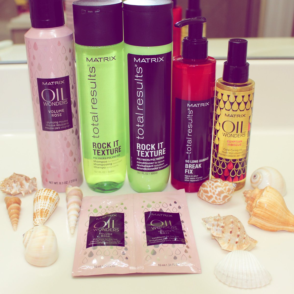 bessydressy's tweet photo. Muchas gracias @EstiloyFormaSoc por los productos de MATRIX 💚🌸💚 #estiloyforma https://t.co/NCpF6sMrdD