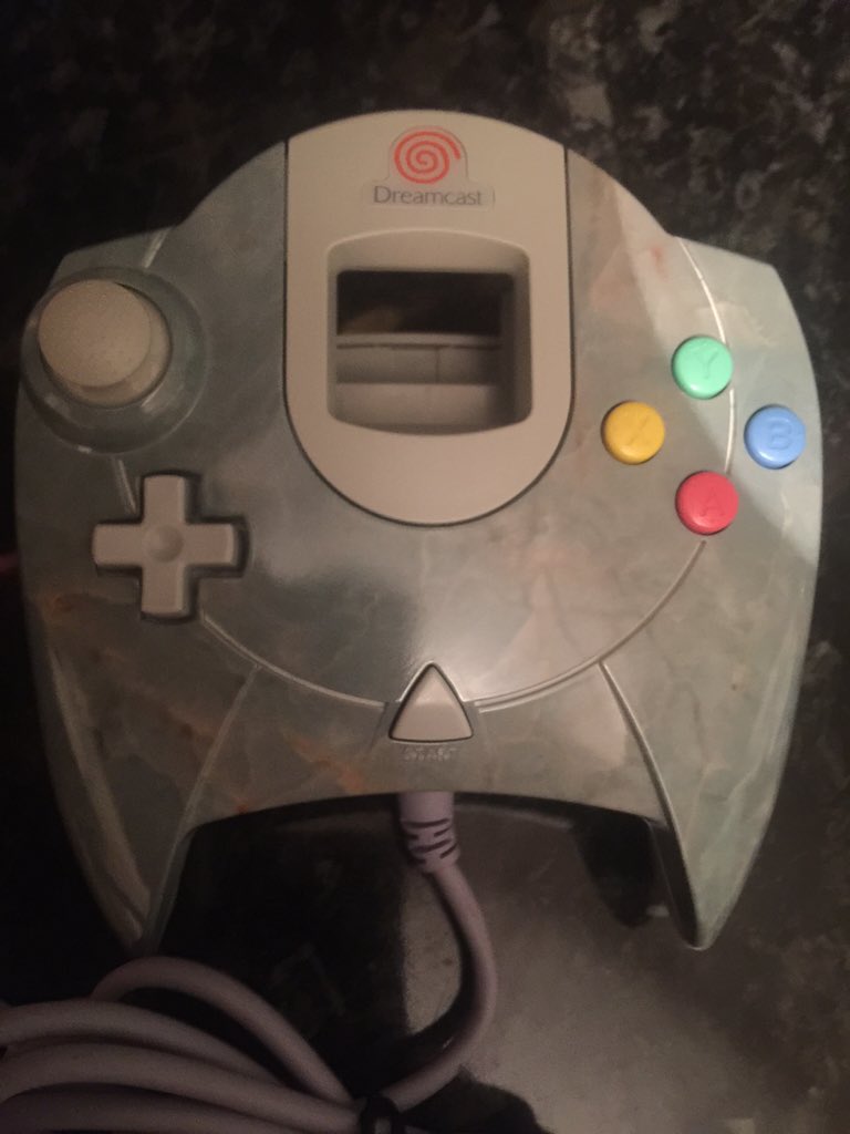 Shedcade's tweet photo. Another #Dreamcast controller to tick off the need list #dreampoint #dreambank #retrogaming https://t.co/WdZ5NwQqAx