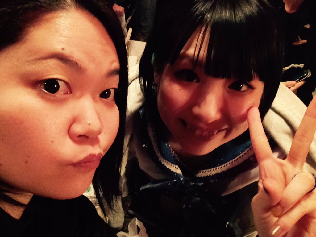 u_u_ASUKA_o_o's tweet photo. 金曜はお父さん&amp;お母さんが関東に🚘お父さんが大好きなおはるちゃんのライブに！普段レゲエしか行かないけど他ジャンルのライブもたまには😁👍
#おはる
#EgwEimi
#百色シネマ
#アマオト
#Splash!
#AndroidBaby https://t.co/gzDgVs34KI