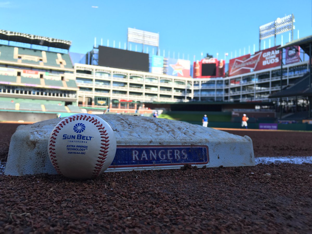 UTAMAVS's tweet photo. UT Arlington baseball ready for its game against Texas Tech at Globe Life Park! https://t.co/HbKRvtRRtU
