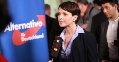 NewAmericanMag's tweet photo. #Antiimmigration #AfDParty Makes Gains in German #StateElections |https://t.co/sA1Z3D3rsm https://t.co/mSmcUpTdfm