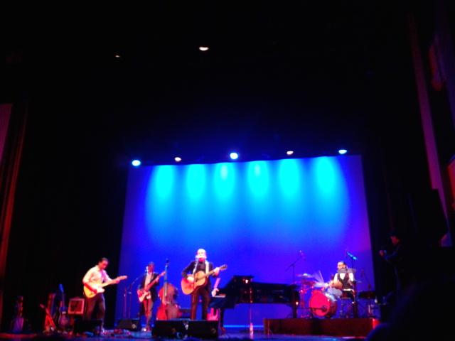 Impresionante foi o no Concerto Teatro Principal Ourense, publico entregado e rodeado de amigos.
