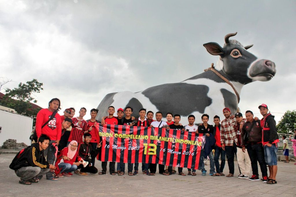 MIbasisBoyolali's tweet photo. Buon Compleanno Milanisti Indonesia ke 13 @MilanistiOrId, ada salam dari sapi boyolali ๐ #forzaMilan #forzaMI https://t.co/F60HPHBRv0