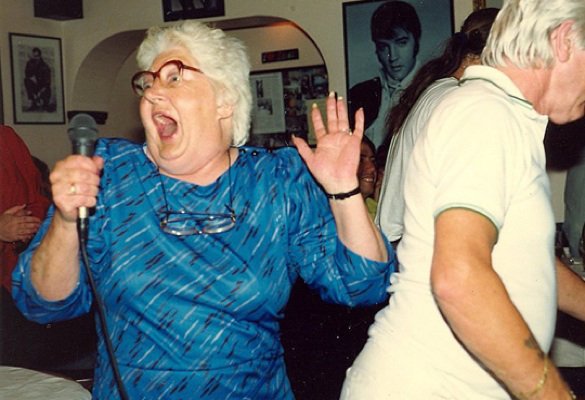 RT <a href="/statesidecraft/">Stateside Craft</a>: Come belt out some tunes with us at #karaoke tonight! #EastVan