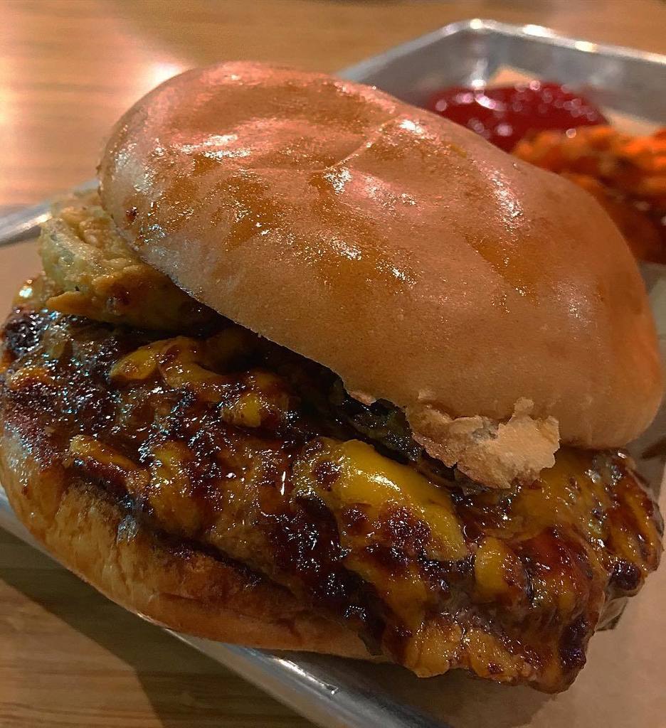 eatingnola's tweet photo. LATE NIGHT DAMN!!! #Chipolet #Cheddar #Burger @CompanyBurgerDowntown Chipoler #HoneyGlaze … https://t.co/SjRqfHEq66 https://t.co/JOqyvt3nhR