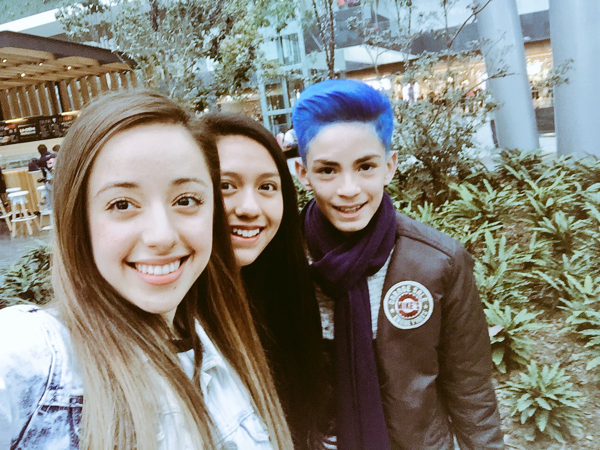 LemonersMexico's tweet photo. #FelizCumpleYaelLG @GrupoLemonGrass 🙈❤️👏🎁 https://t.co/WtwWtT9P5T