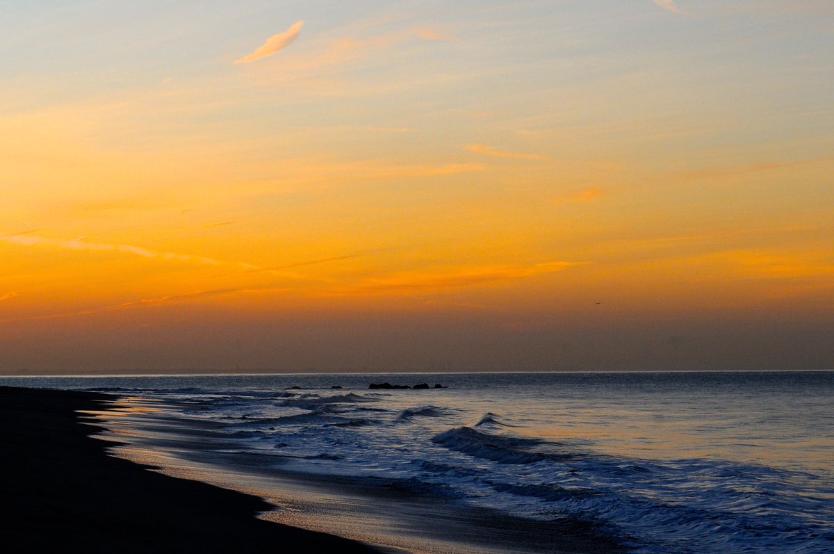 #Goldenhour just got later.#Malibu #sunset,#peacefulparadise & a little #moonshine! #MyDayInLA #Beachlife #Blessed