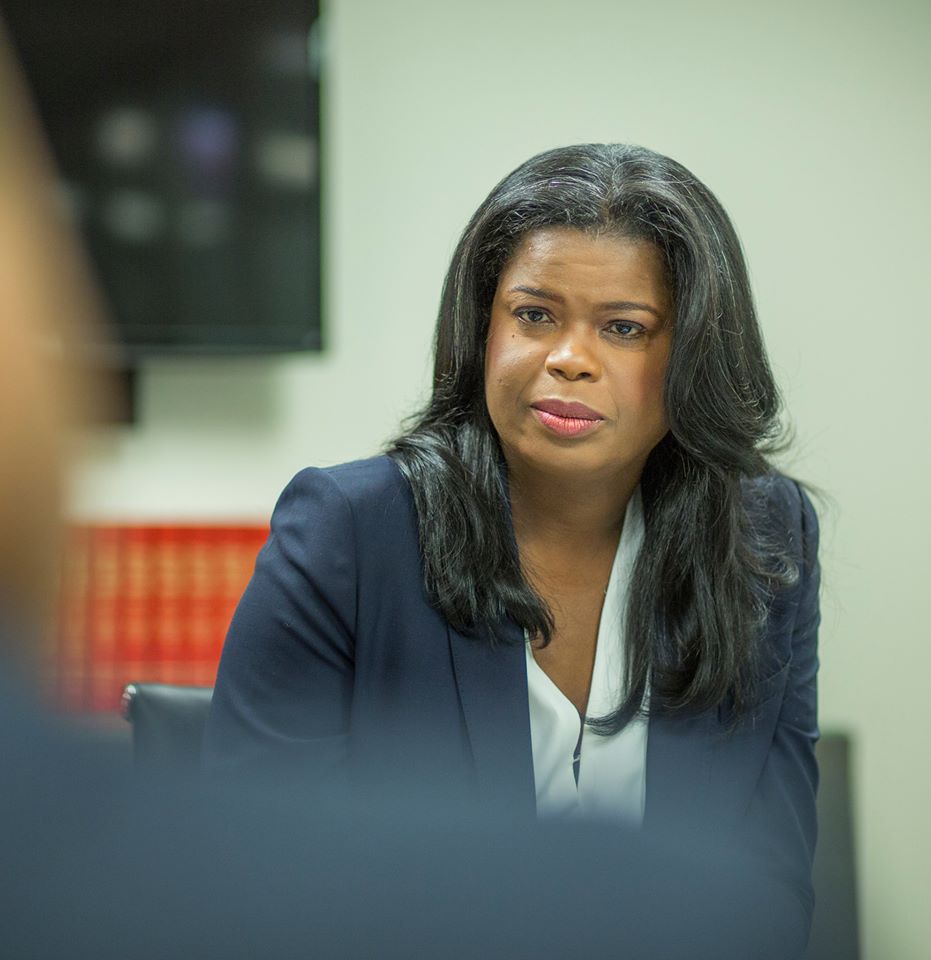 #KimFoxx wins over #AnitaAlvarez: “Let us not get lost in the gravity of work ahead of us.” huff.to/1Rk56EL