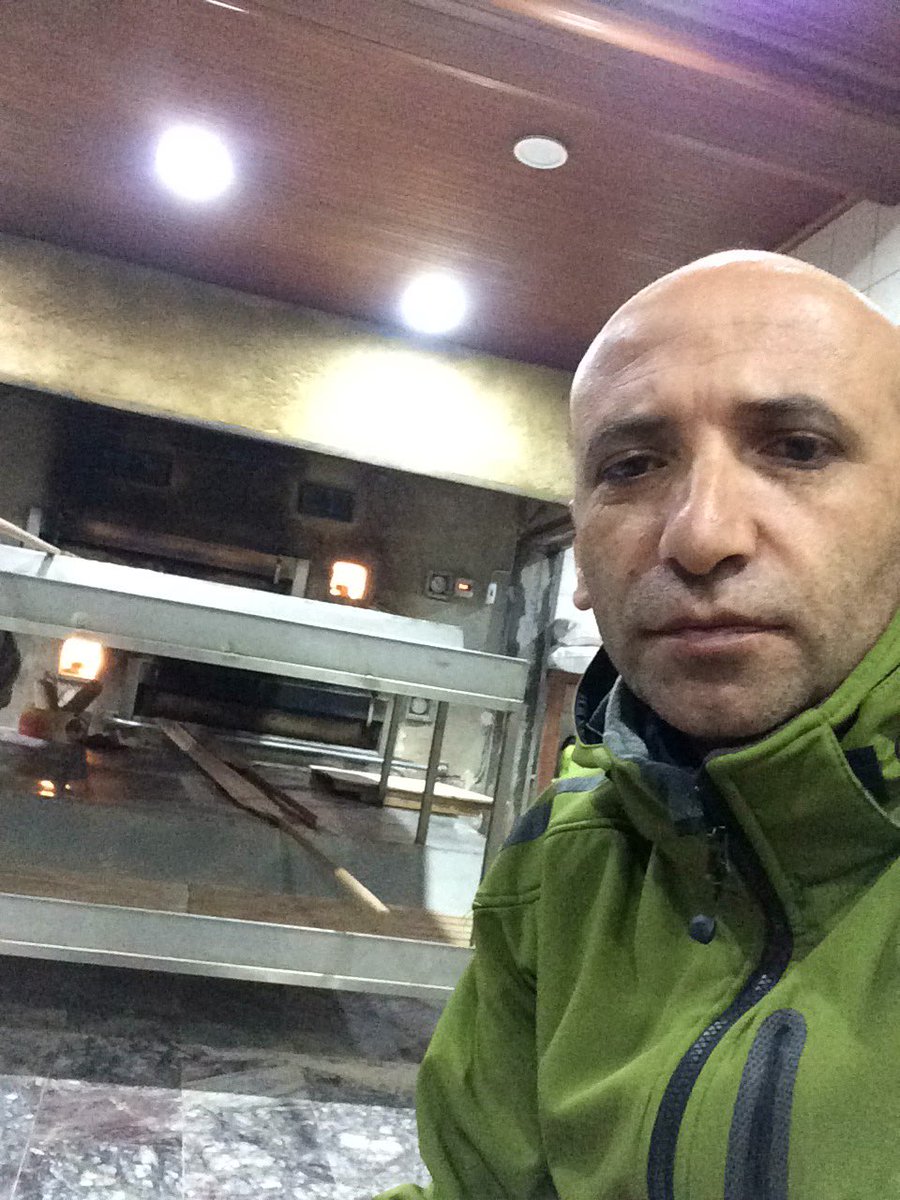 ATAERDN's tweet photo. Zor geçenin sonu.04:00 Selçuk'ta tek açık yer Kardeşler Fırını, Şirinceye ilk araba 3saat sonra,oradanda @Mat_Koyu https://t.co/b8FSXxY0bf