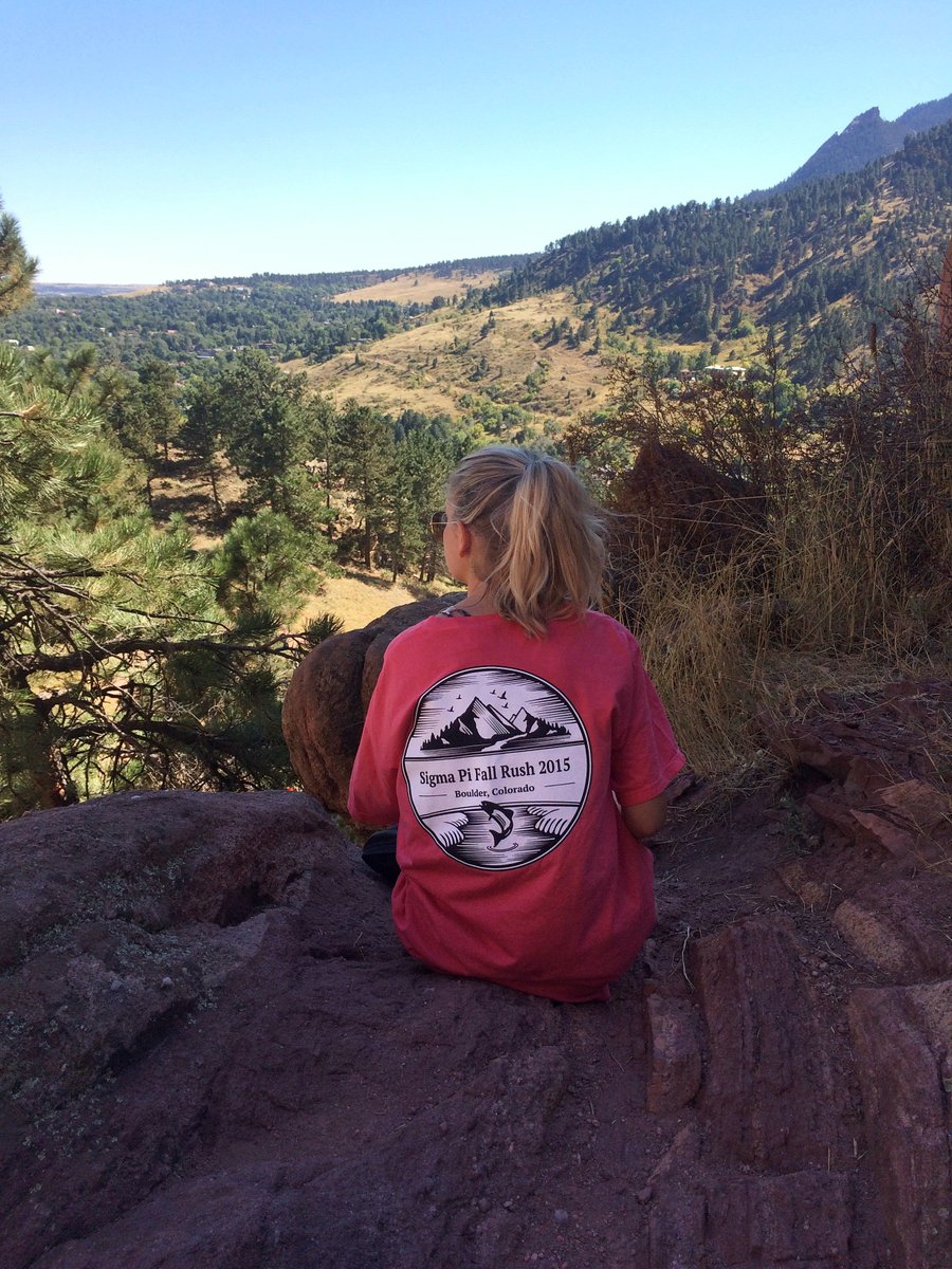 sheadonovan121's tweet photo. The easiest hike with the best view #redrocks #APRDhunt https://t.co/mERSyWjUB5