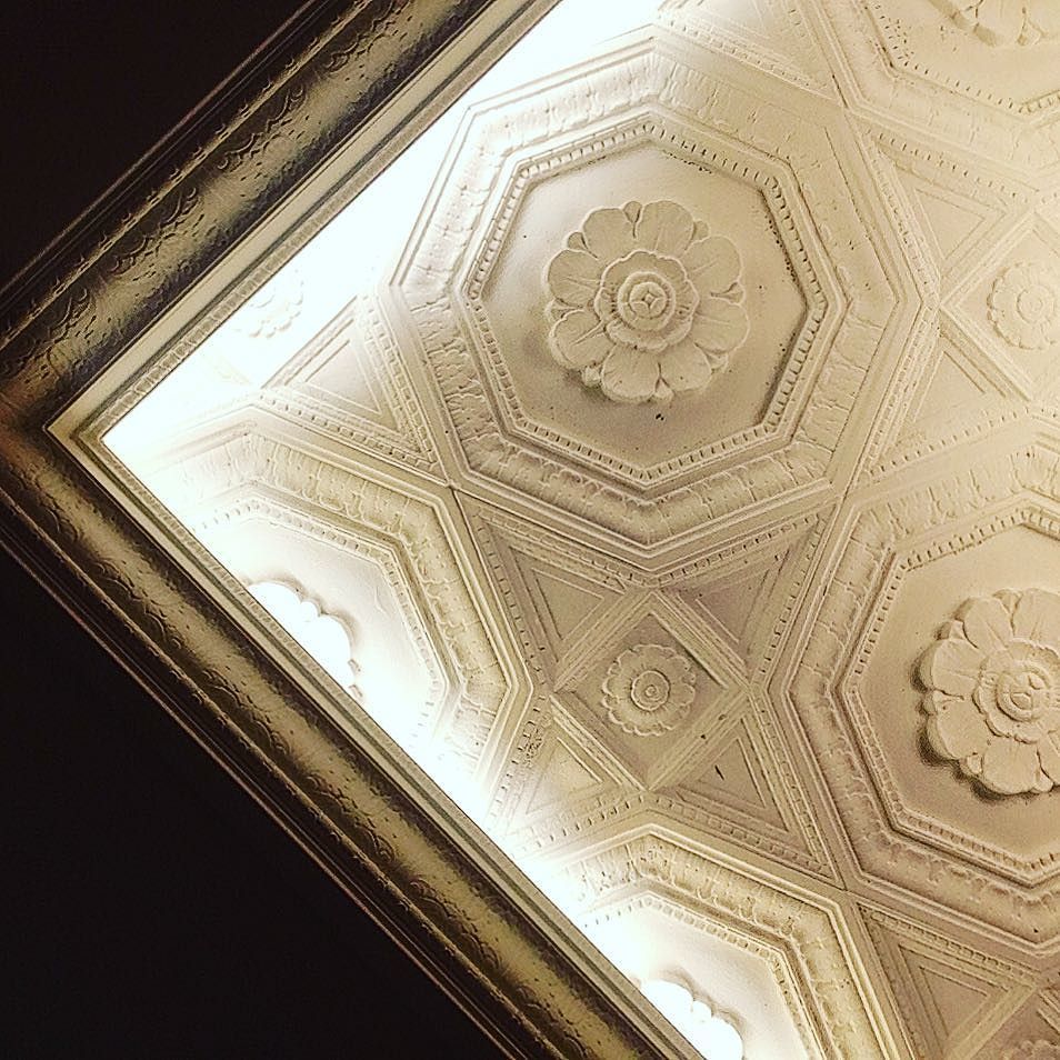 RomanceCEO's tweet photo. Golden axis.

#medallion #rosettas #plastermolding #decordetails #recesslighting #beamsofl… https://t.co/ByuiZnUMU2 https://t.co/Gv5CCPMUTB