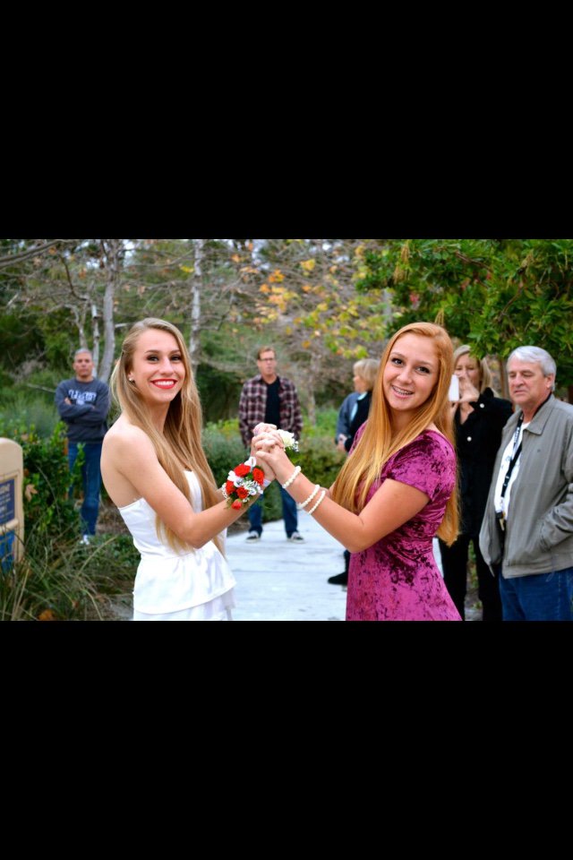 Lauren__Tyler's tweet photo. happy birthday @alexisnbaba!!!!! so glad we got to go through every awkward and uncomfortable phase of life #rushOK https://t.co/kujkRTwPL8