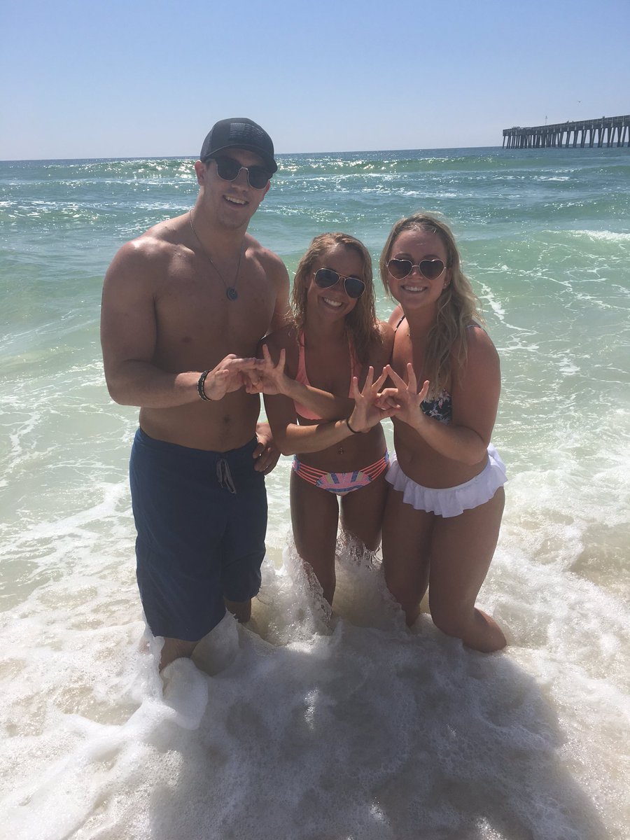 morgz_14's tweet image. when rando's try to throw the crown #umokay @makaelaegan