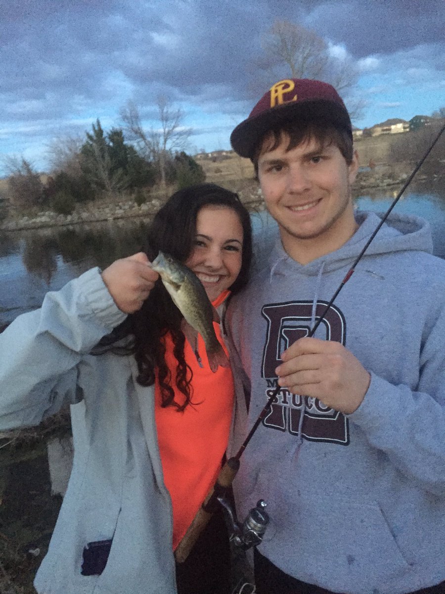 plhsfishingchix's tweet photo. Team Jallie with ANOTHER ONE. This time a Largemouth. #walnut #2points https://t.co/5GK2GBJABE
