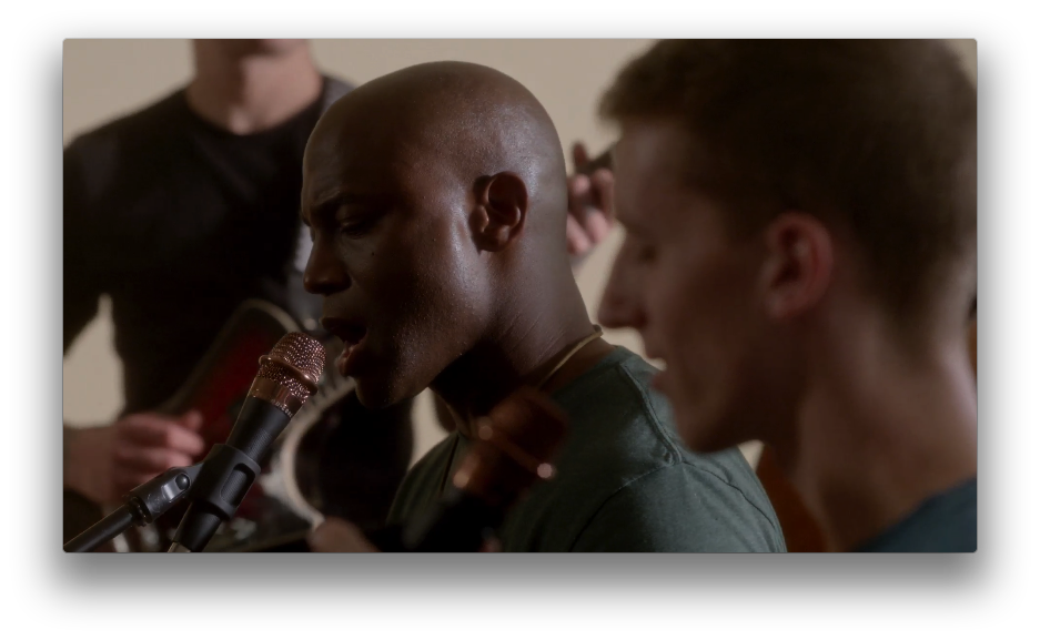 ncisverse's tweet photo. RT if you *swoon* over @TayeDiggs singing on #NCIS #NCIS300 https://t.co/xqs6BnsCTP