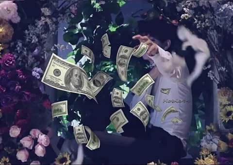 Desmaay9's tweet image. Taehyung share it. Dollar's to ARMY Fans, hope can buy Their Album 😂😂💘
#BTS #Bangtanboys #FandomEdit