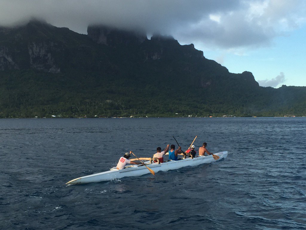 WanderLewis's tweet photo. #rowing,#borabora https://t.co/w7q7mm90rE