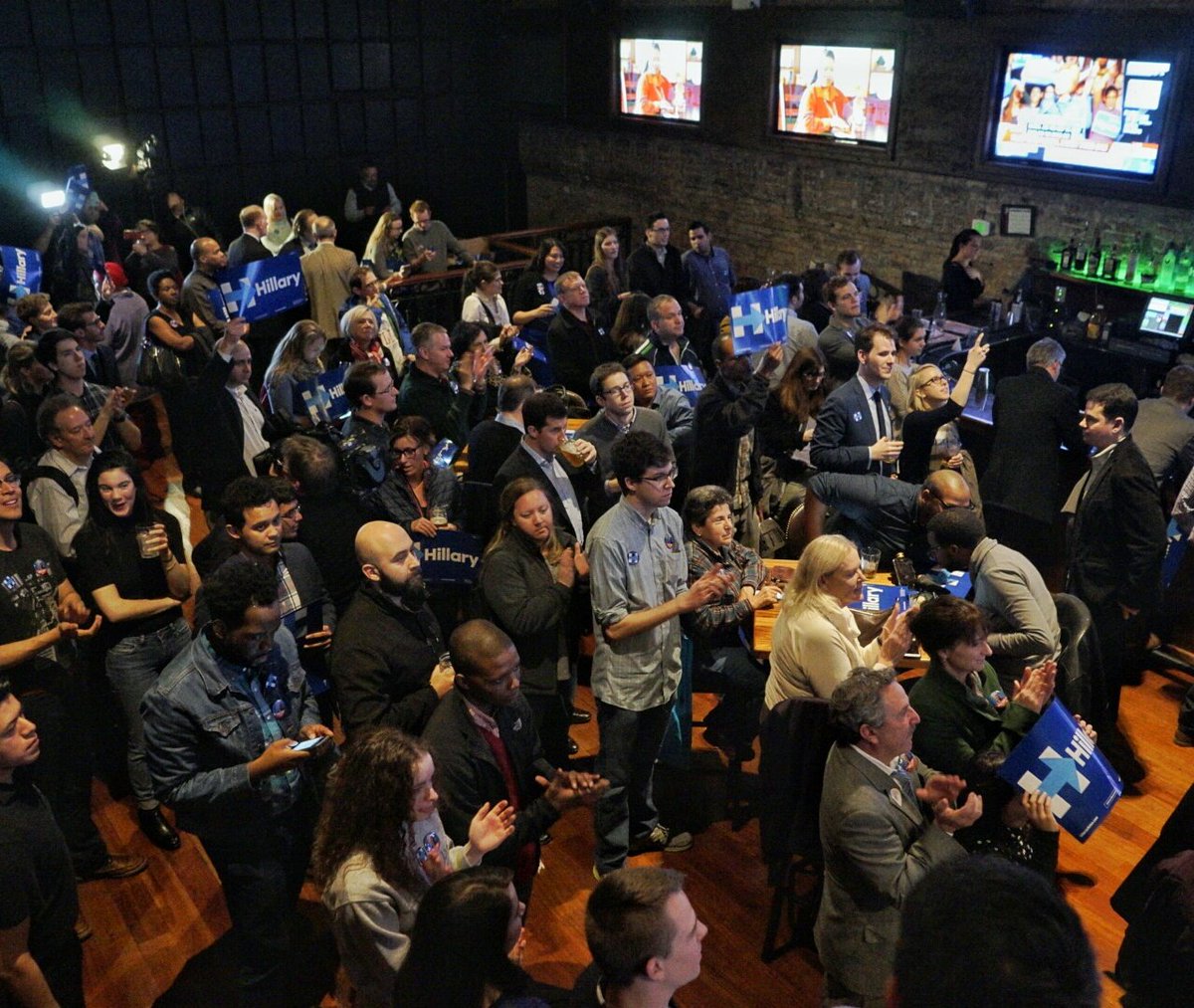 TalentedMsRiha's tweet image. @HillaryClinton supporters stare and cheer as she gives her victory speech #PrimaryDay #SuperTuesday #ChicagoVote