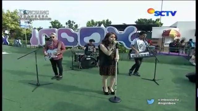 InboxSCTV_'s tweet photo. #Nginbox pagi ini ditutup oleh penampilan @geishaindonesia dengan Sementara Sendiri. https://t.co/aaUrrFWgYR