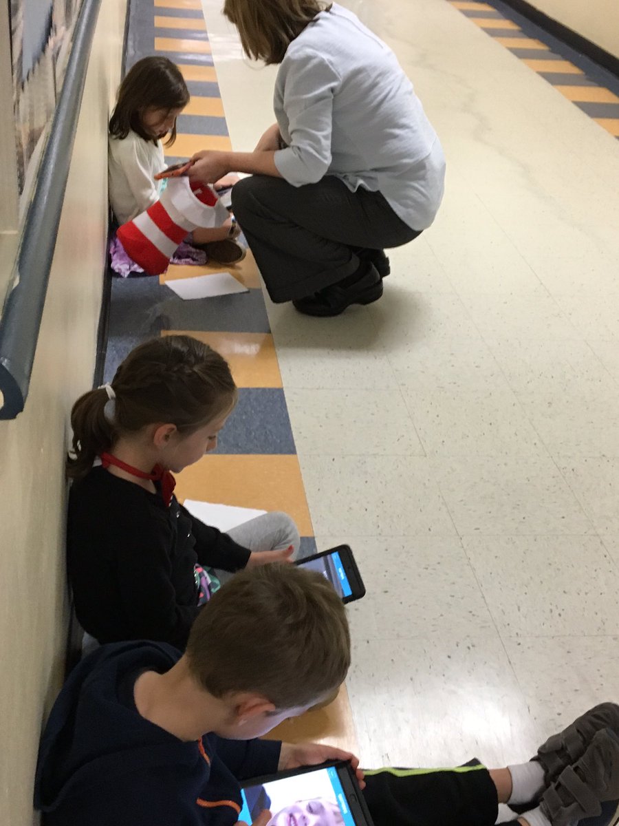 smcdevitt_MES's tweet photo. Loved learning all about #chatterpix today with Mrs. Simon @hillside_media #howl4thehuskies #teammcdevitt https://t.co/cymHU5Gece