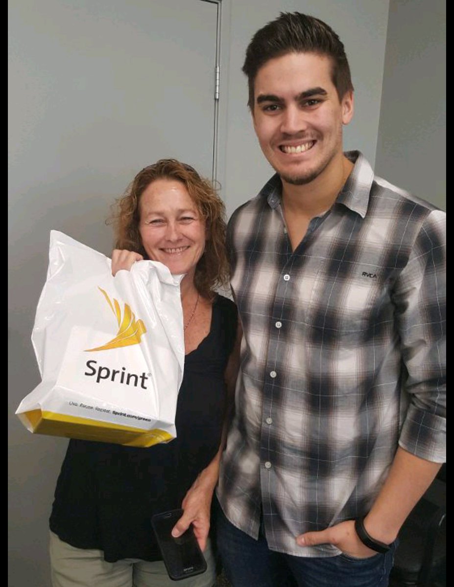 Leo_PalmDesert's tweet photo. PLD newest Rookie Closing a New line his first day on Ramp up! #PLDonFire #gettingbettereveryday #SprintPromote https://t.co/OnxY69us7a