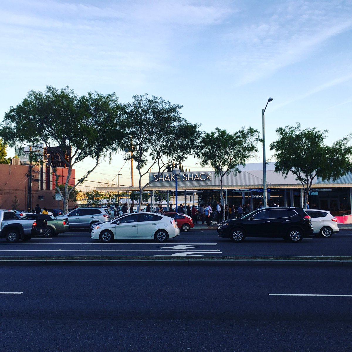 SheanaSpeaks's tweet photo. It's here at long last!! #ShakeShackLA https://t.co/z8dQe1GFqC