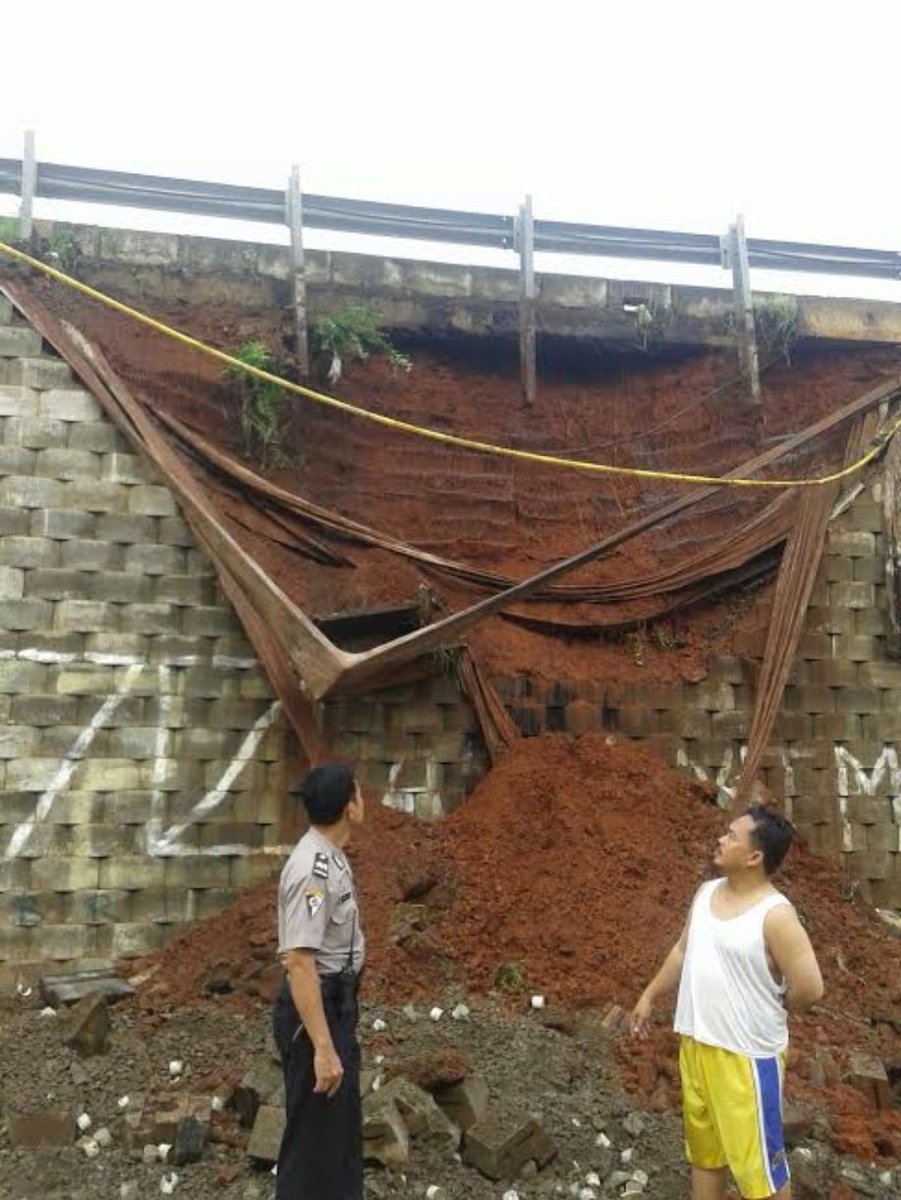 Awas! Dinding Beton Penyangga Tanah di Tol Tanah Kusir Alami Longsor detik.id/VDLjBP