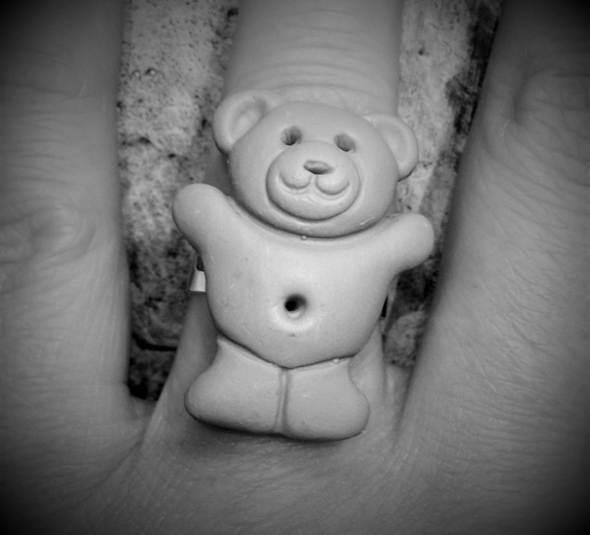 LittleRedByrdee's tweet photo. Did somebody say... Teddy Grahams?! These honey bears add a touch of sweetness to any outfit! #TEMPTTeam #OmNomNom https://t.co/3VnfSkR2NS