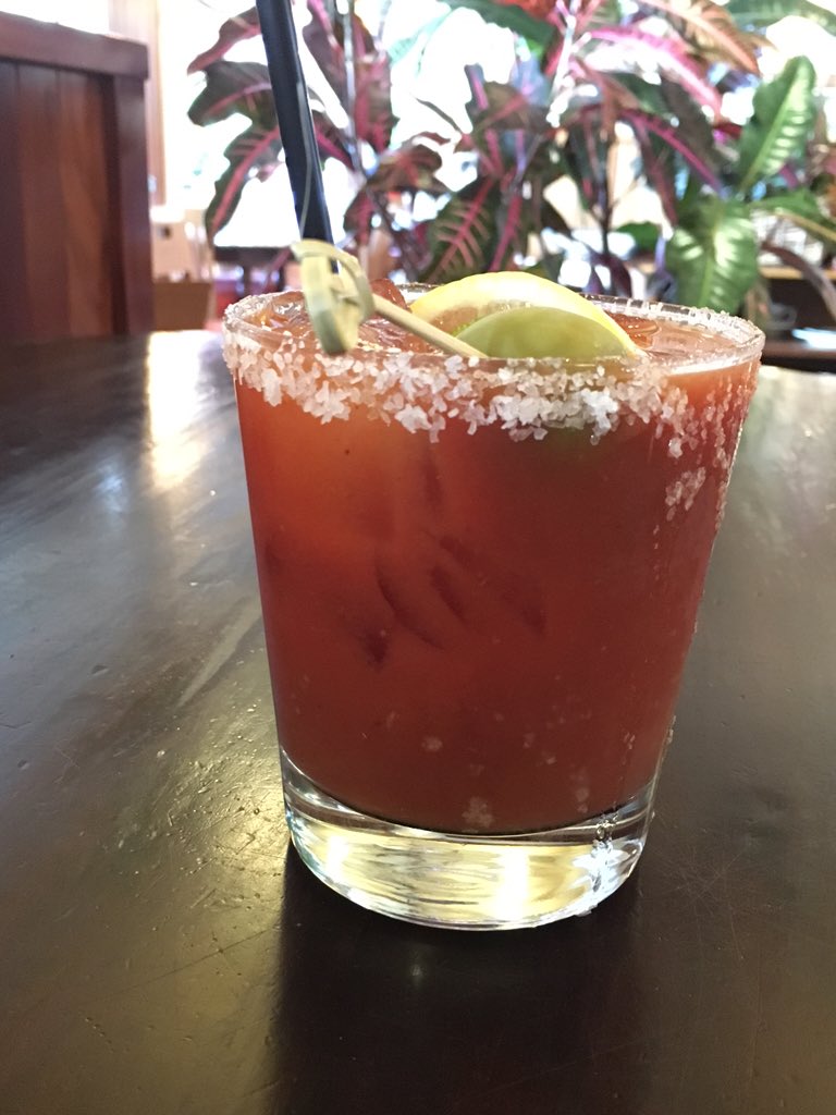 SmashedTomatoes's tweet photo. Amazing #bloodymary at the Hula Grill in Waikiki https://t.co/7vjZPGtrCc