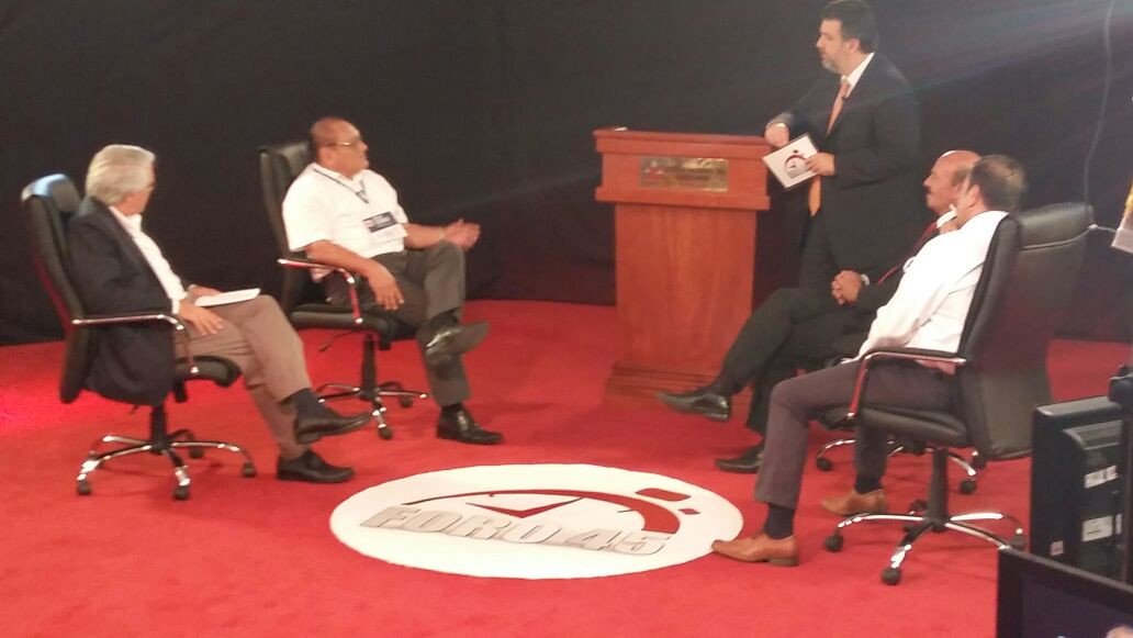 JNE_Peru's tweet photo. Ahora los candidatos tienen un espacio para debatir sus propuestas en #Foro45 por la señal de JNETV (canal 44 y 516) https://t.co/tjFIffIGf5