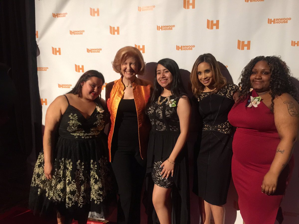 Dari Alexander tweet media