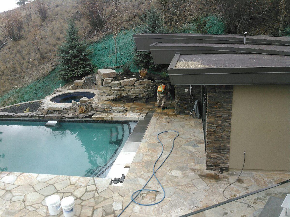 McFarlaneConLtd's tweet photo. Nothing like a little #hydroseeding to accent this beautiful pool and spa installation by #hamptonliving. #MCL https://t.co/mrKLRPRWEP
