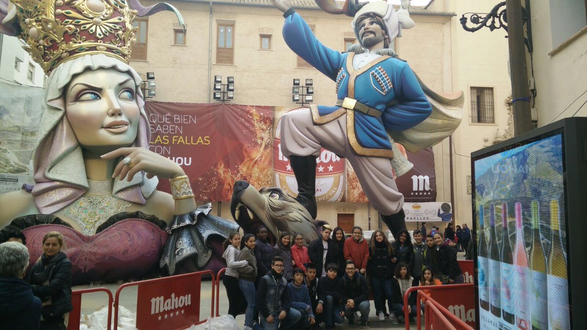 sedvies's tweet photo. Y secundaria paseo fallero y merendola! #svcentroabierto https://t.co/mJ4o9Qigro