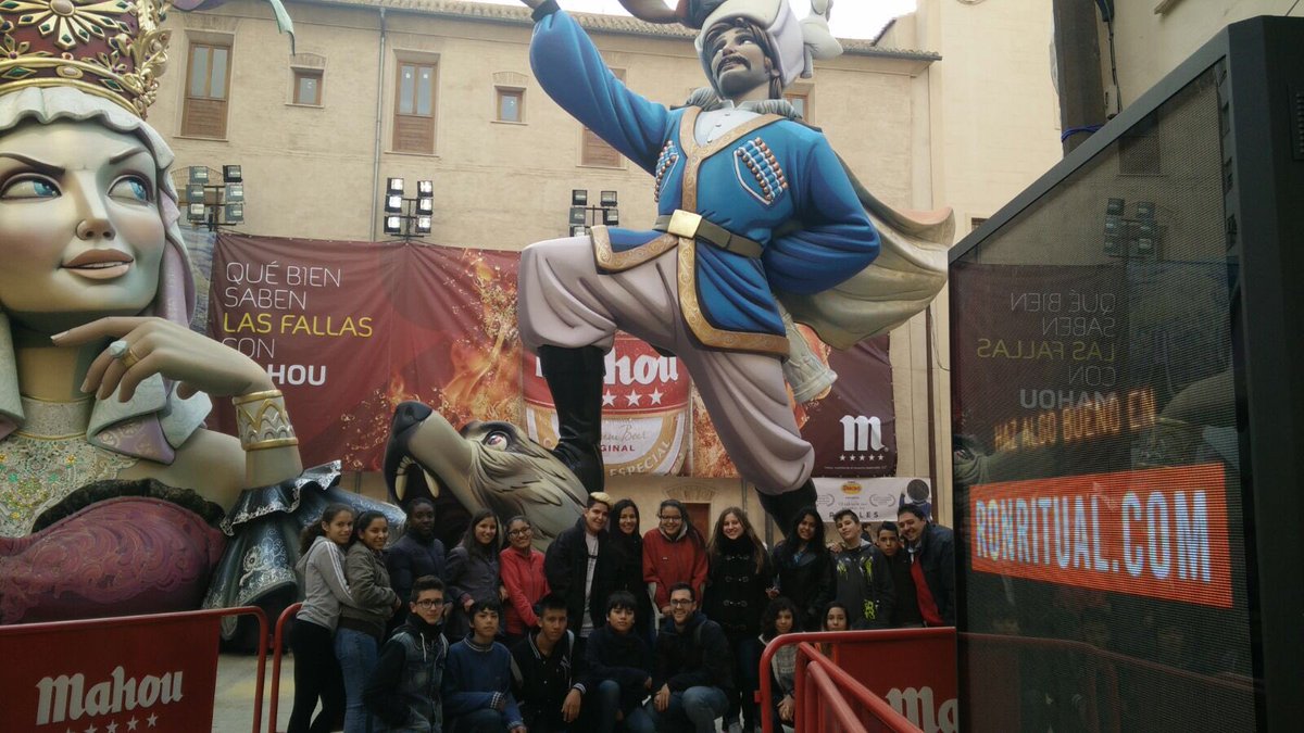 sedvies's tweet photo. Y secundaria paseo fallero y merendola! #svcentroabierto https://t.co/mJ4o9Qigro