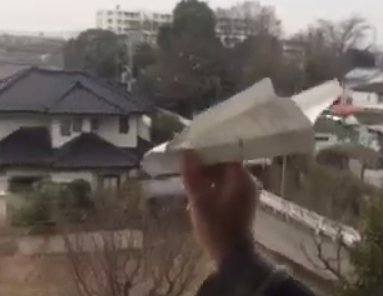 ThePoke's tweet photo. Witness a humble paper plane make a remarkable journey

https://t.co/JOp9tc5wFG https://t.co/piGFKleqaA
