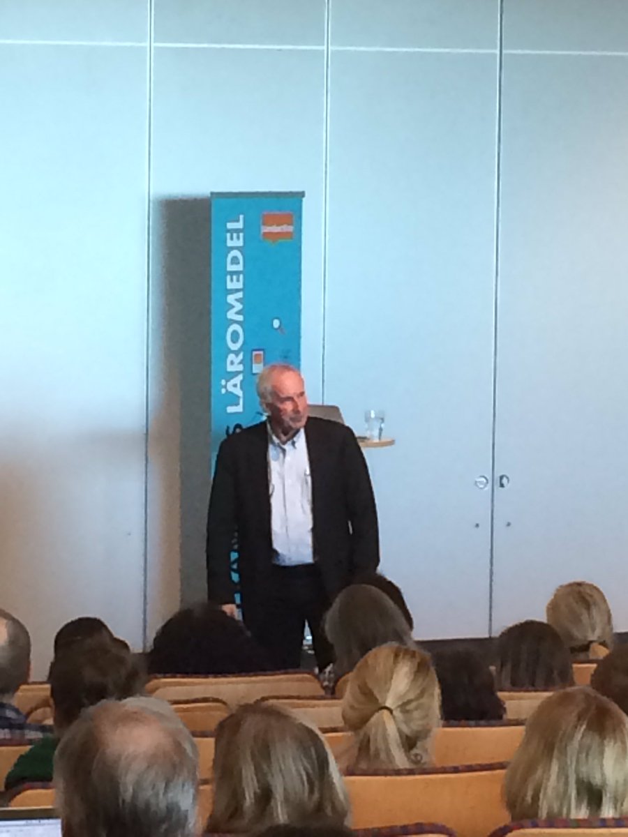 MiaKempe's tweet photo. John Steinberg om nya krav på lärarrollen i det digitala klassrummet. #ämnesspanare #framtidensläromedel #ViarLR https://t.co/bDVfmotp4J
