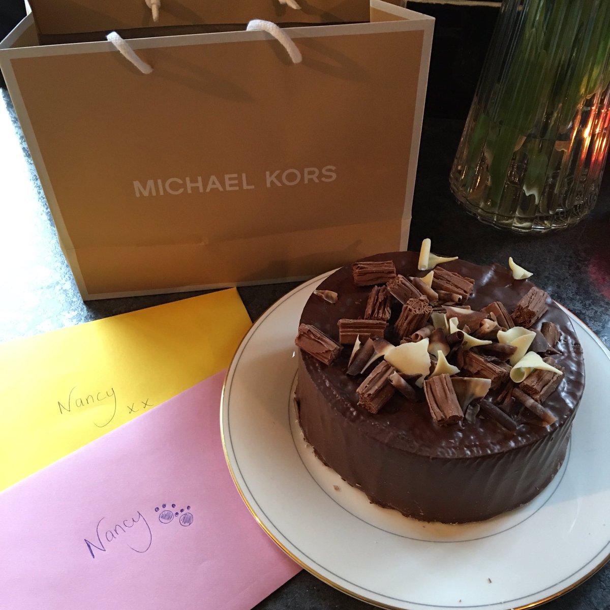 Tracy__tjj's tweet photo. Now that the birthday girl is up it's cake for breakfast.. #itsgottobedone ππΌπ #flakecake #cadbury #michaelkors https://t.co/1fgmOjkB9R