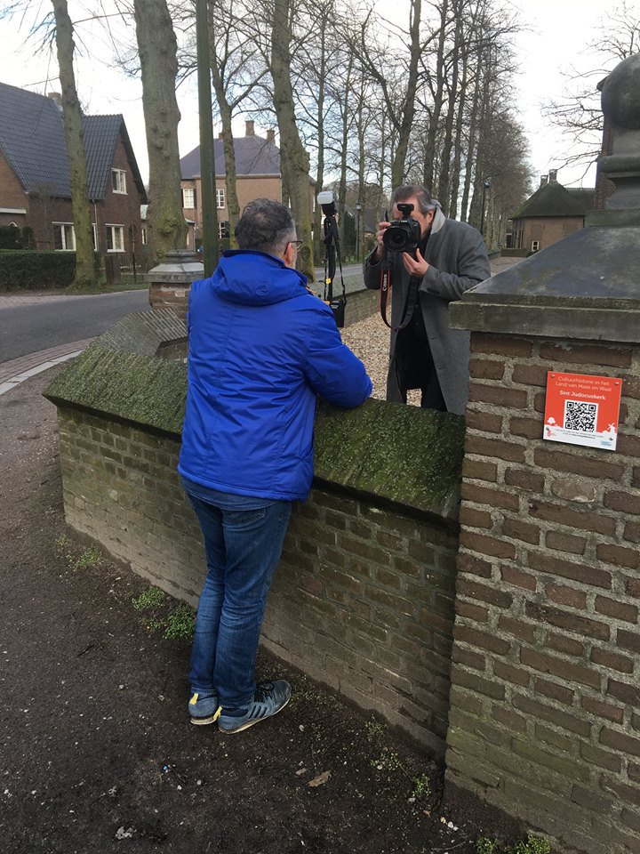Wie heeft @gerphoto voor de camera bij de St. Judocuskerk in #Hernen? 
De 23e de onthulling @ #DitIsWijchen!!!