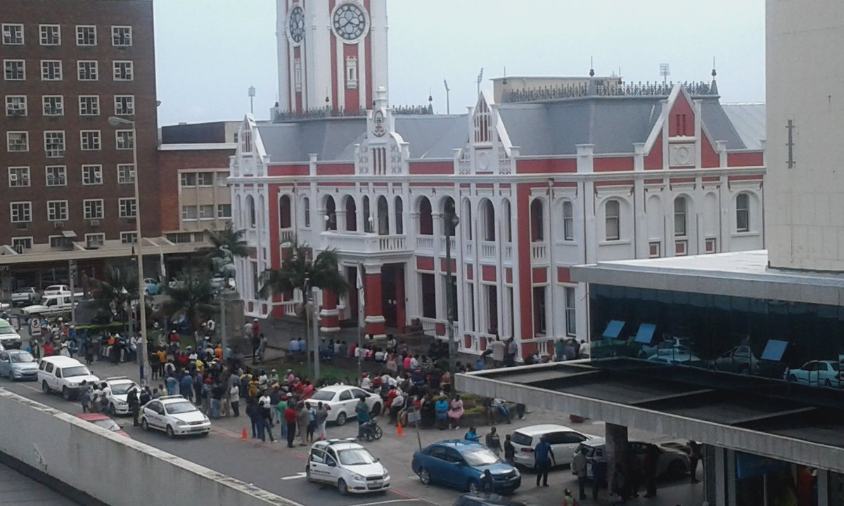 nkquzas's tweet image. #samwu bcmm workers gathers at City Hall #2levels up