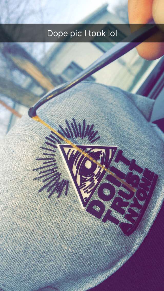 These words don't trust anyone are words I don't want to believe but in time I see why it's true