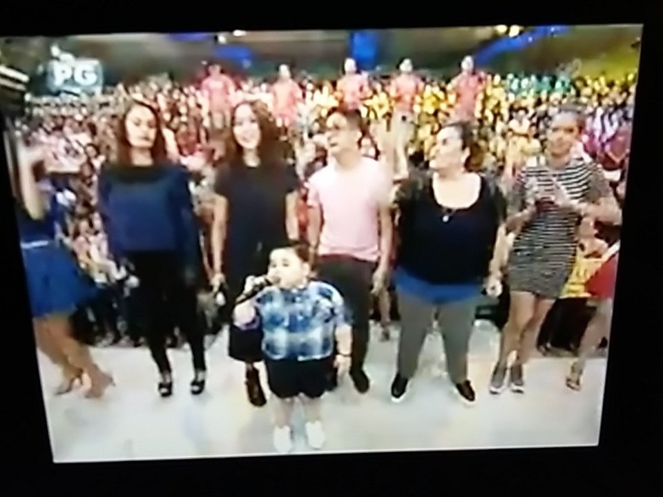ofcaldub_BLCN's tweet photo. Woohhh nasa EB si Bae @aldenrichards02
Live @EatBulaga 
#ALDUB8thMonthsary 
@officialaldub16 @OFCALDUB_AUH https://t.co/Fi5oXUNaAc