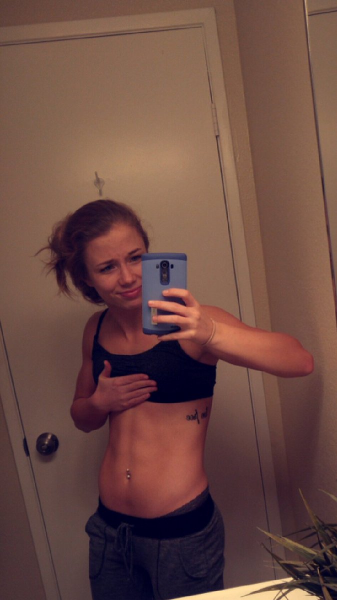 nicolejade_21's tweet image. 11 weeks &amp;amp; decent lighting can make a huge difference! Only down 6 pounds. #4daysout 👙🙈