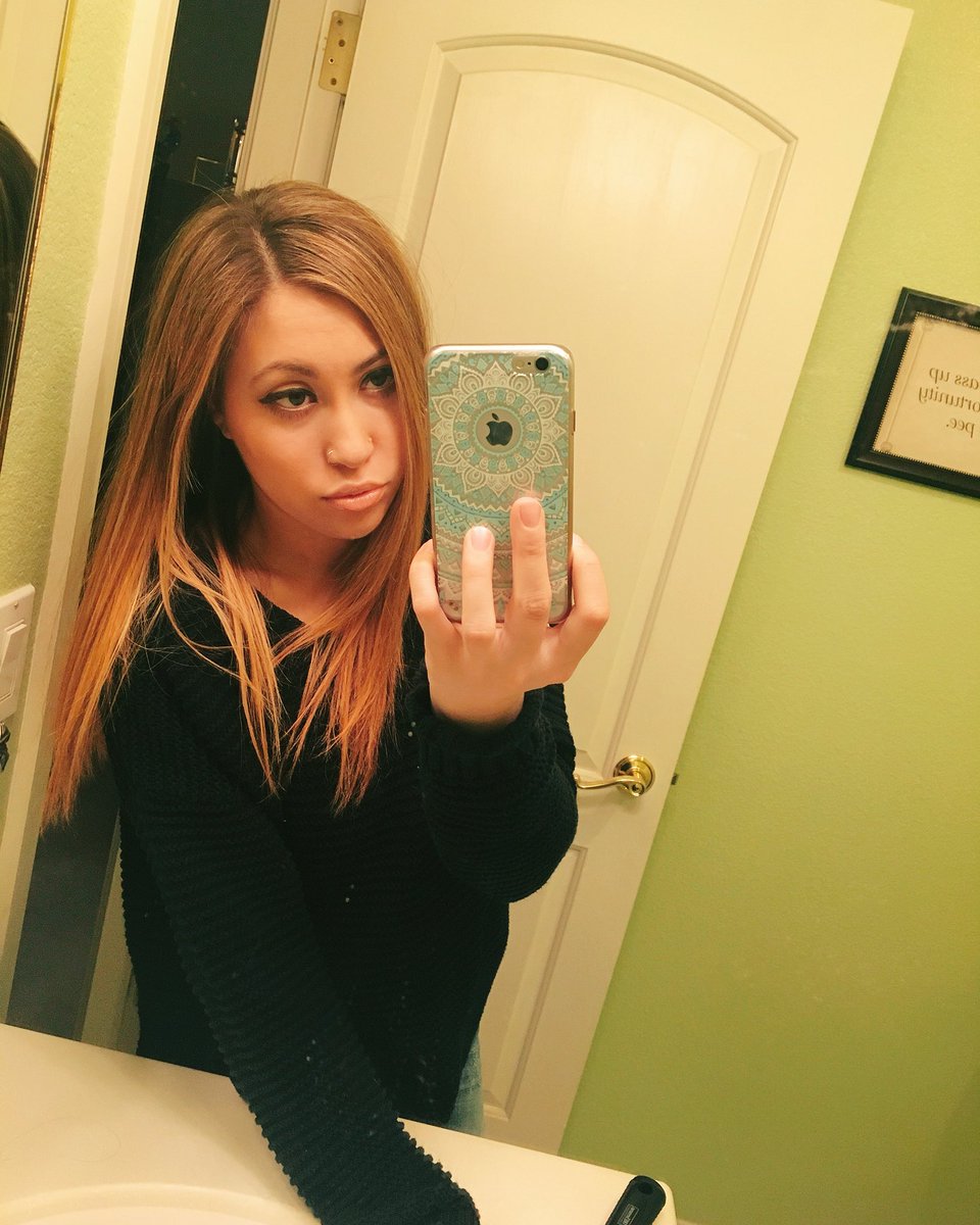 alyykazam's tweet image. Closer to the ground than I am to the roof. #shortproblems