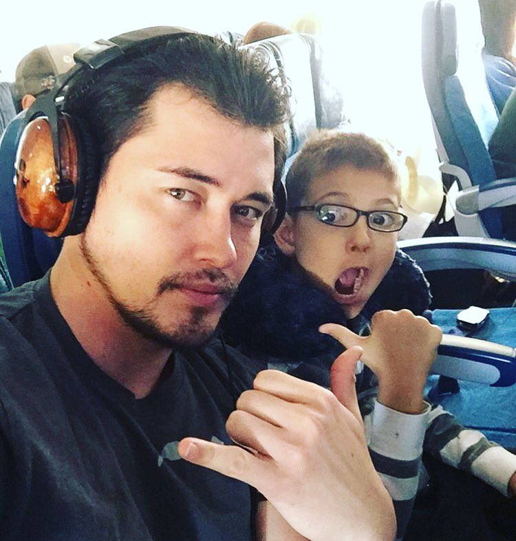 Uvinyl's tweet photo. Have a safe flight @ChristopherSean Hope the headphones help the time pass by quickly. ✈️😊🎶 https://t.co/LdAcxrJwR4