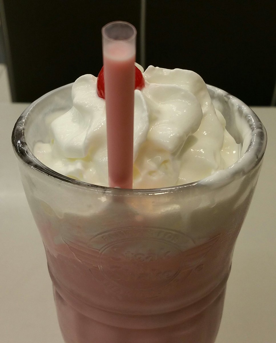 tnFastTalker's tweet photo. Great way to end the day. #strawberry #milkshake #steakandshake https://t.co/oYvZQTPotG