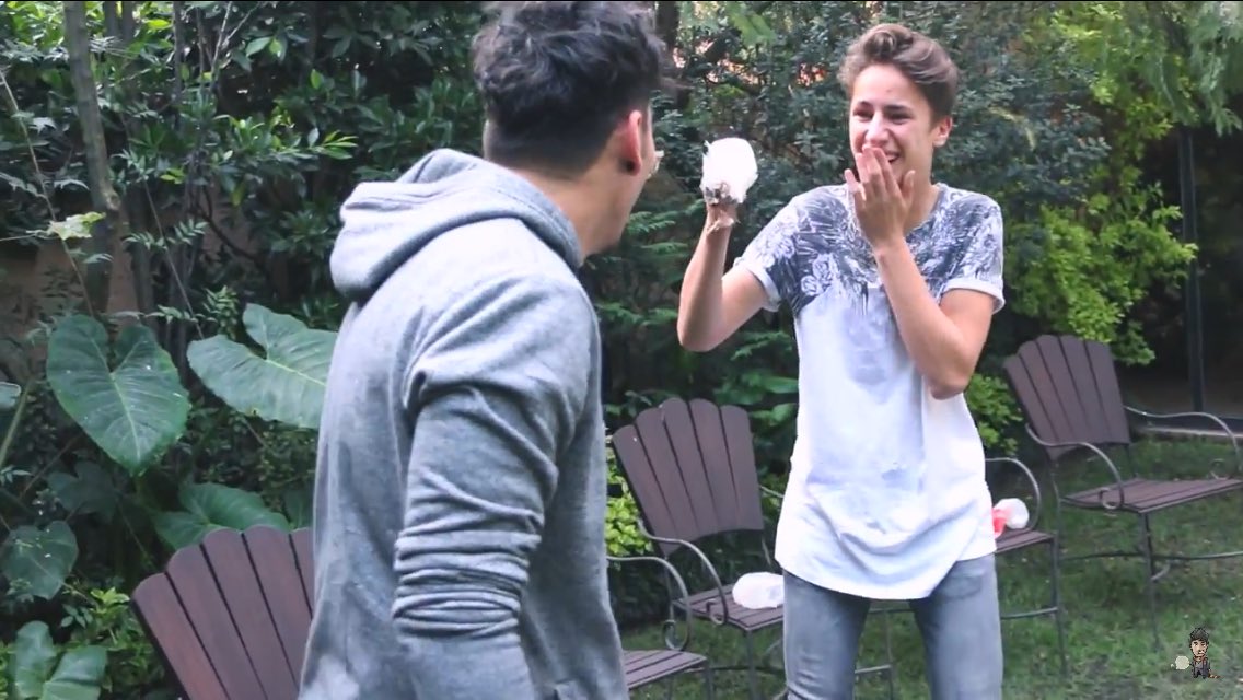 DianaRodril's tweet photo. @ElJuanpaZurita no puedo más 😂😂😂😂😂 https://t.co/E1LxyBmu6Y