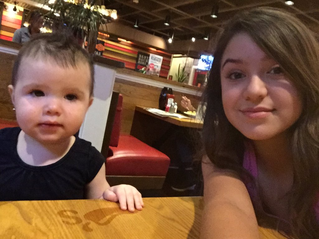 sage2124's tweet photo. My world😍#NoMakeup😂 https://t.co/lXCNk0jWti