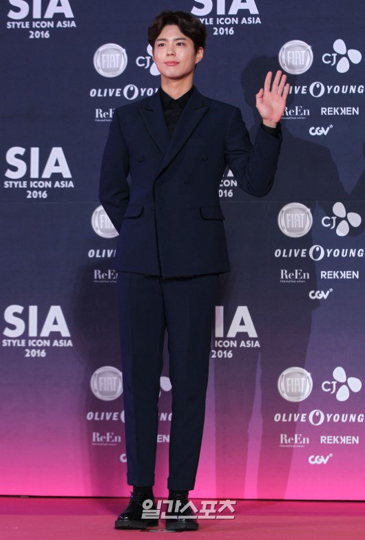 ilgansports's tweet photo. [일간pick] 160315 #2016SIA 수트핏 장난 아닌 #택...아니 #박보검! 머리부터 발 끝까지 너무 완벽하네요😂 #보조개에서_헤엄칠래 #ParkBoGum https://t.co/pAcgNHXvLr